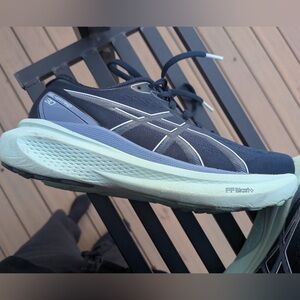 ASICS Gel-Kayano 30 Running Shoes (Size 6W)